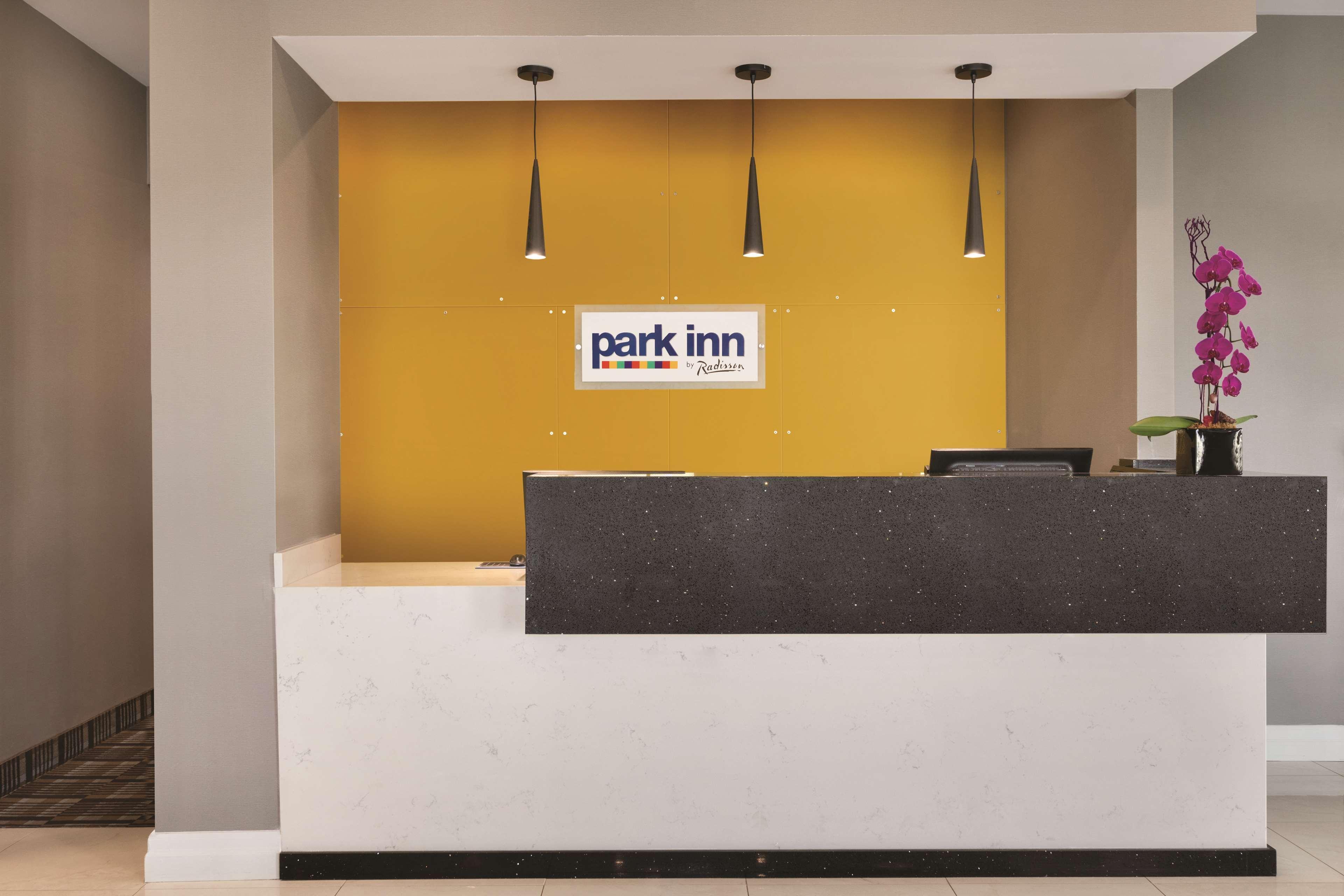 Park Inn By Radisson Brampton, On מראה חיצוני תמונה