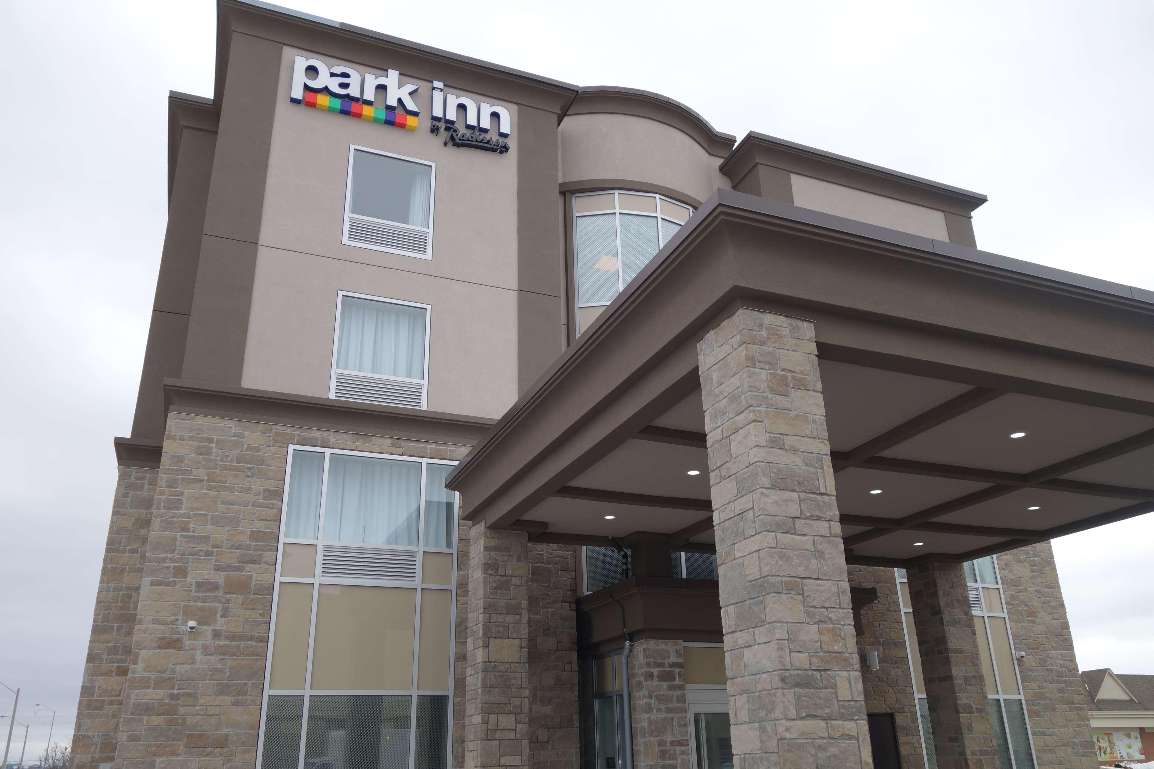 Park Inn By Radisson Brampton, On מראה חיצוני תמונה